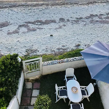 Seafront Maisonette In Casa de Férias