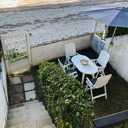 Seafront Maisonette In Nyaraló