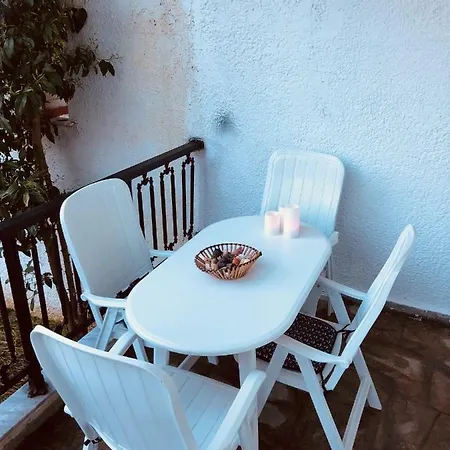 Seafront Maisonette In *