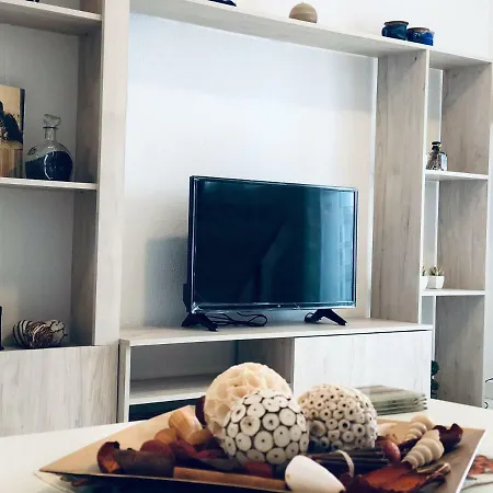 Seafront Maisonette In Casa de Férias *