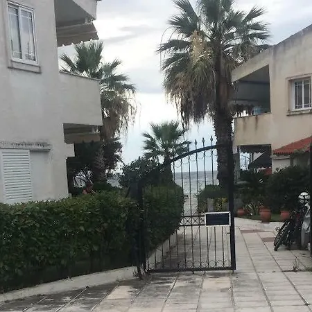 Сasa de vacaciones Seafront Maisonette In Fourka