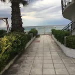 بيت للعطل Seafront Maisonette In