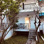 Seafront Maisonette In *