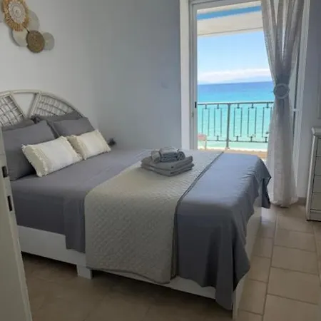 Seafront Maisonette In Дом отдыха *