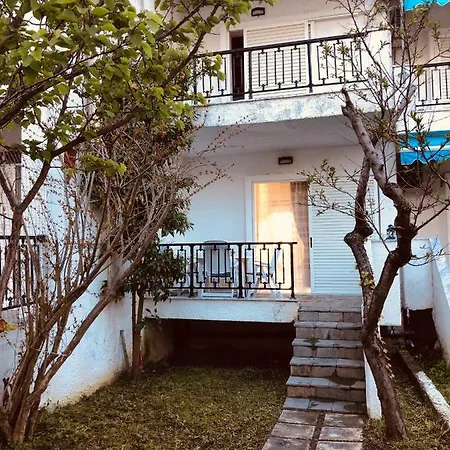 Seafront Maisonette In *