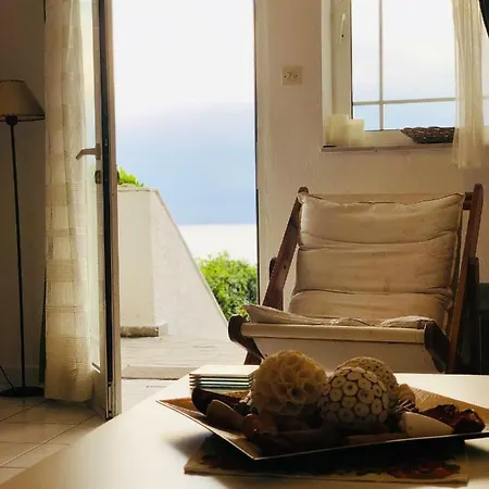 Seafront Maisonette In 弗尔卡