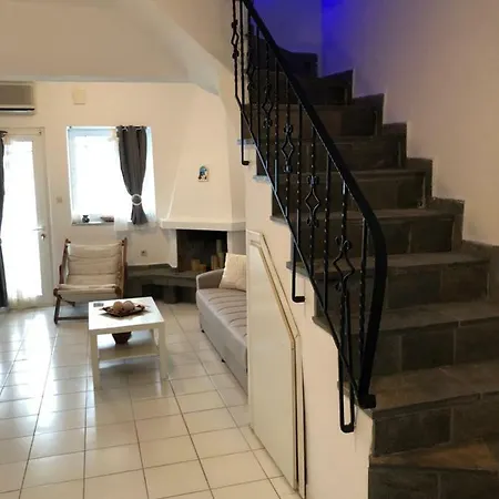 Seafront Maisonette In *