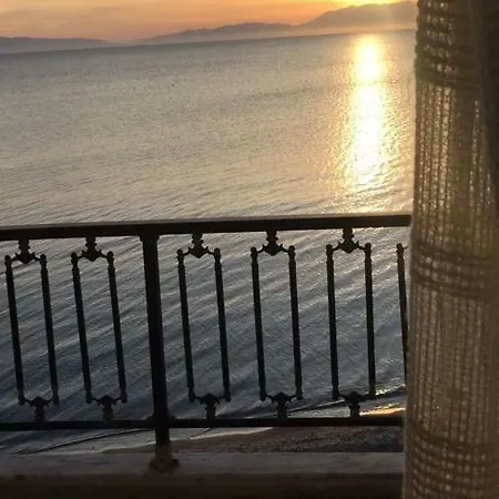 Seafront Maisonette In Tatil Evi