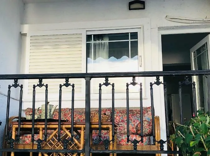 Дом отдыха Seafront Maisonette In *