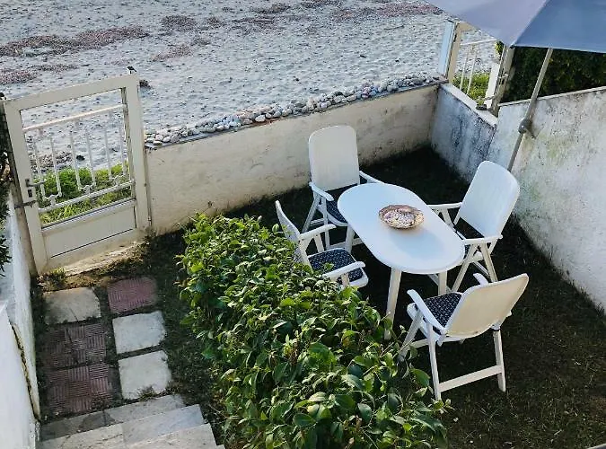 Seafront Maisonette In Дом отдыха