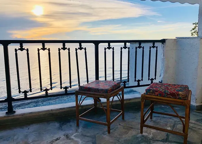 Seafront Maisonette In *