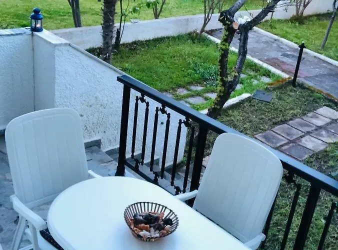 Дом отдыха Seafront Maisonette In *