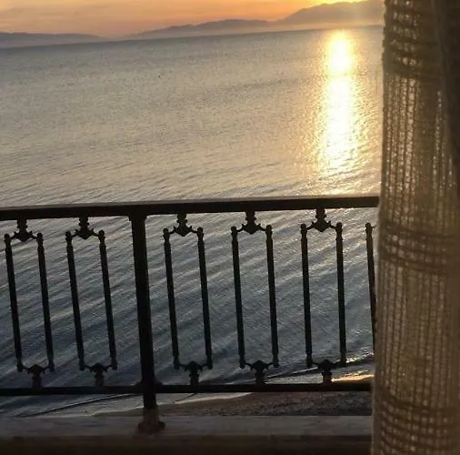 Seafront Maisonette In Дом отдыха