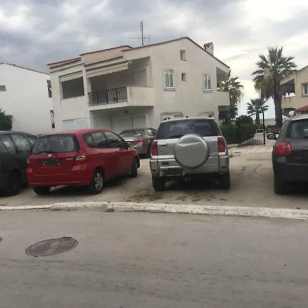 Seafront Maisonette In 別荘