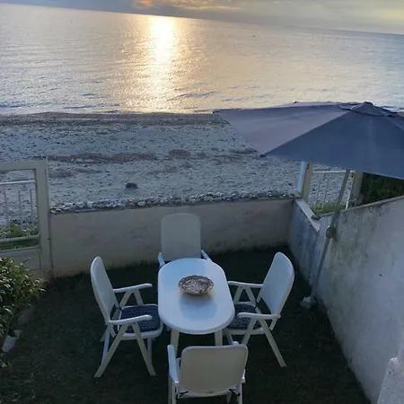Seafront Maisonette In 別荘 *