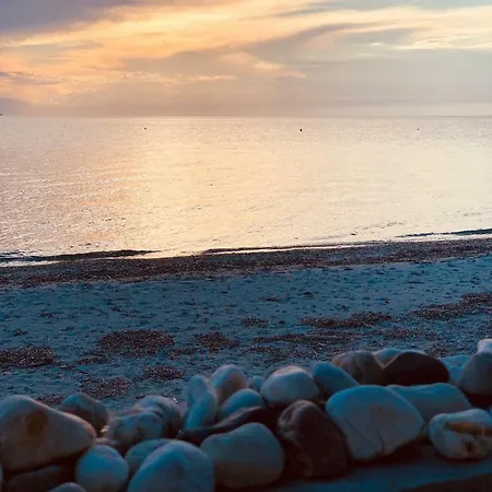 Seafront Maisonette In Hébergement de vacances