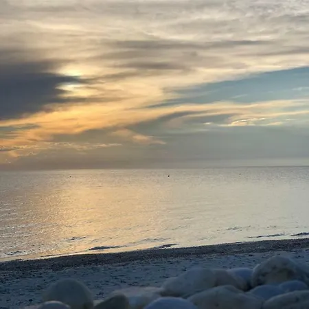 Seafront Maisonette In Hébergement de vacances Fourka