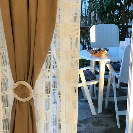 Seafront Maisonette In 別荘 *
