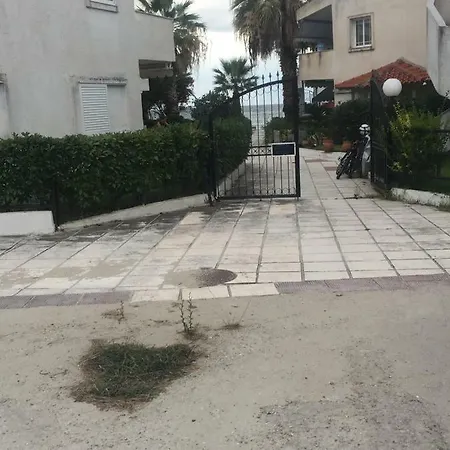 Seafront Maisonette In 別荘 *